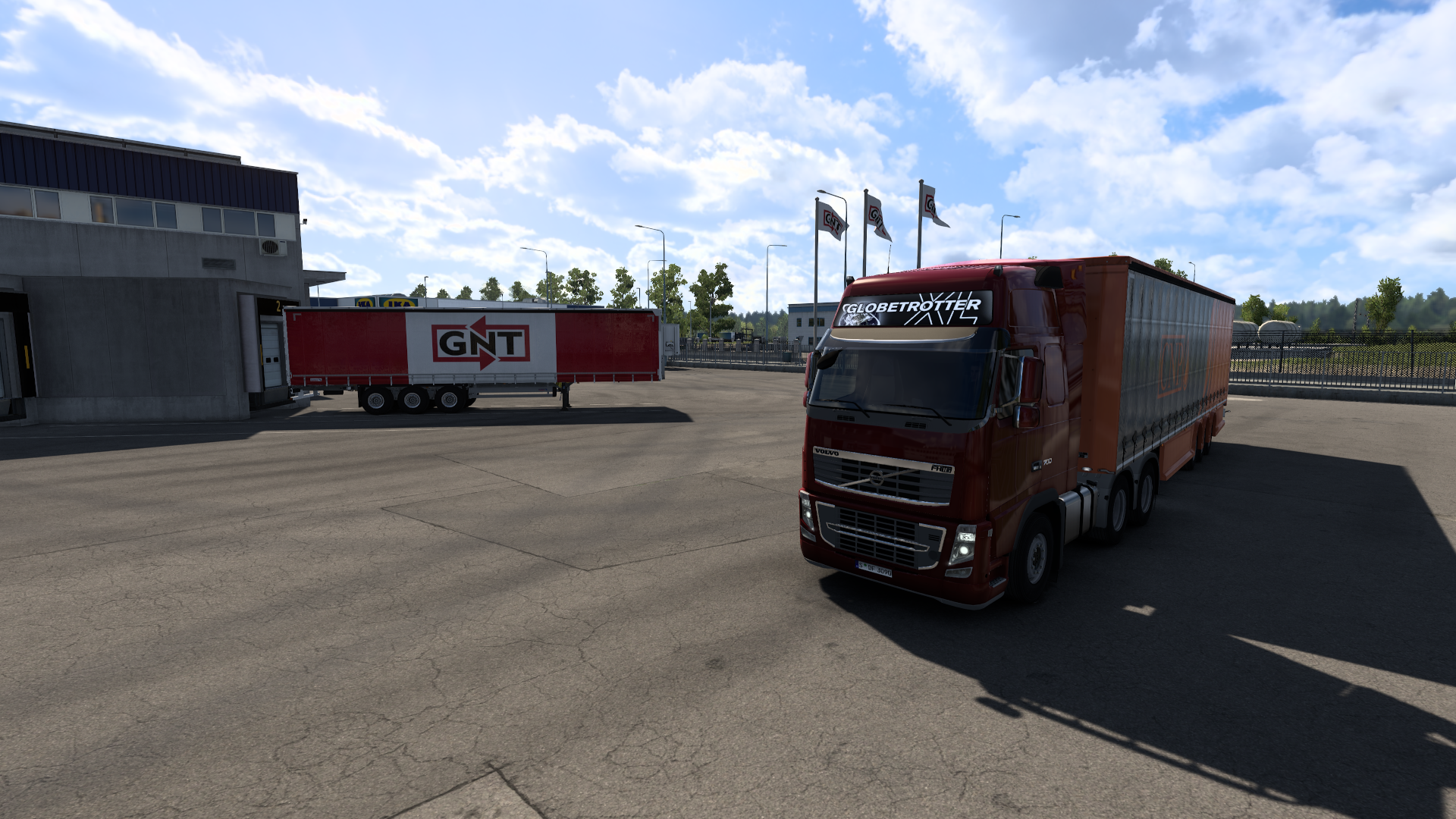 GNT-Betriebshof in Uppsala mit rotem Volvo FH und CNP-Trailer